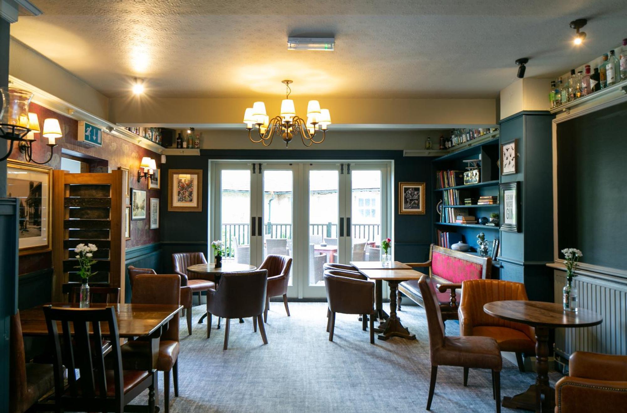 Bed and Breakfast The Cowdray Arms Worth  Екстер'єр фото