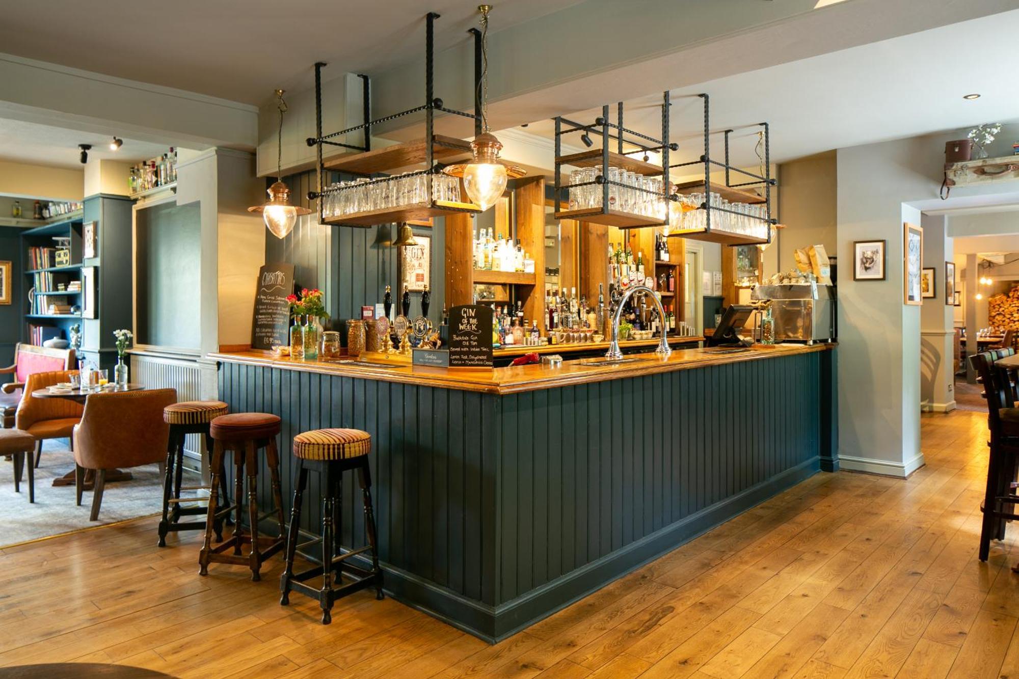 Bed and Breakfast The Cowdray Arms Worth  Екстер'єр фото