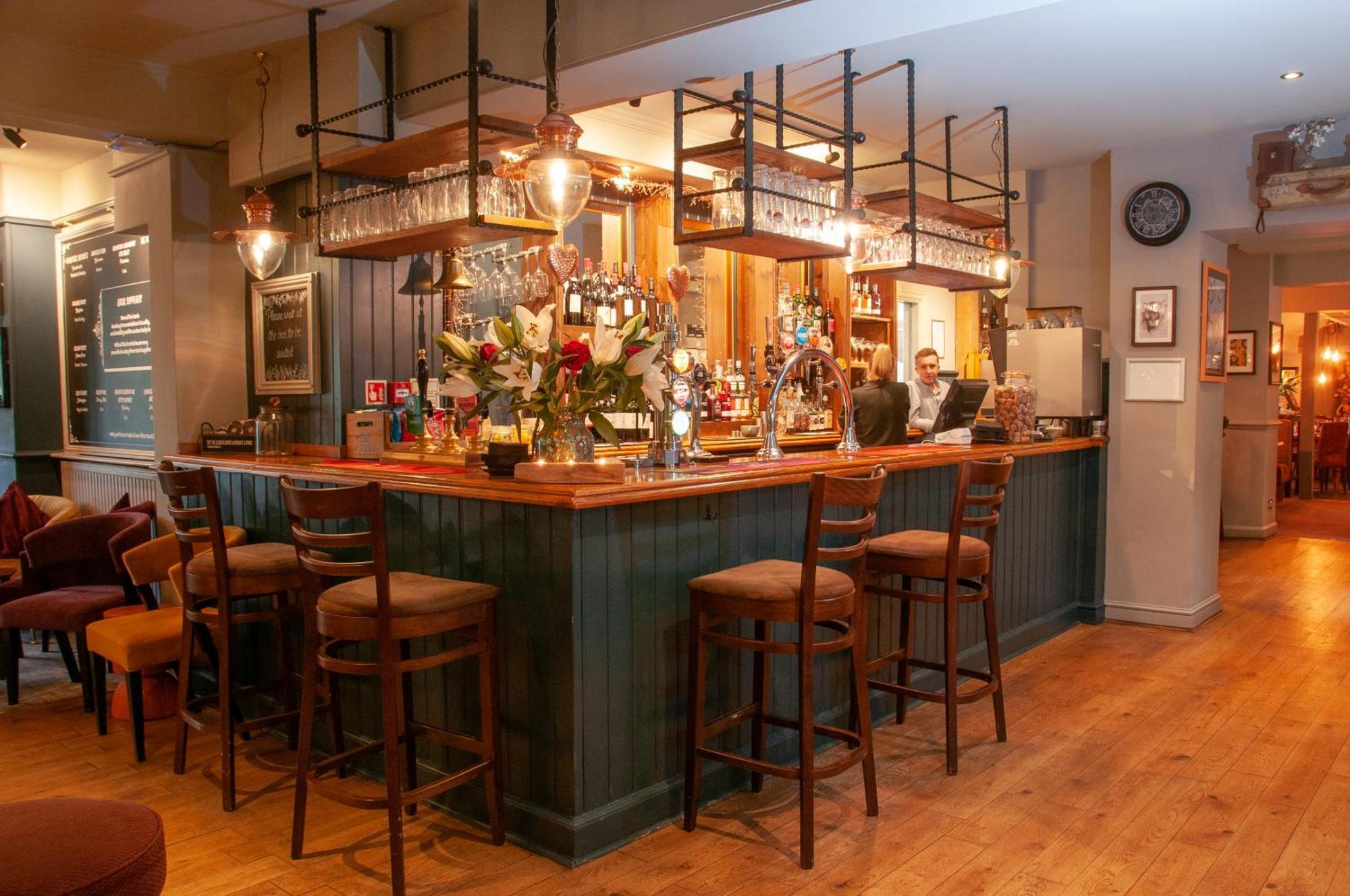 Bed and Breakfast The Cowdray Arms Worth  Екстер'єр фото
