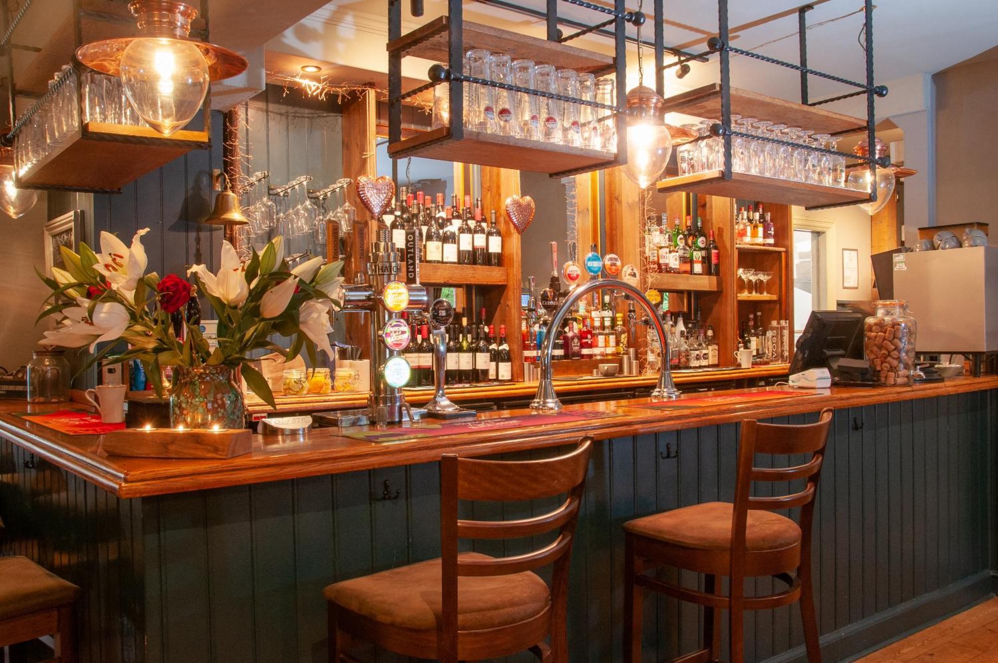 Bed and Breakfast The Cowdray Arms Worth  Екстер'єр фото