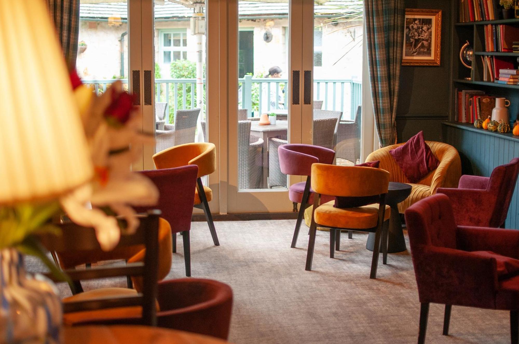 Bed and Breakfast The Cowdray Arms Worth  Екстер'єр фото