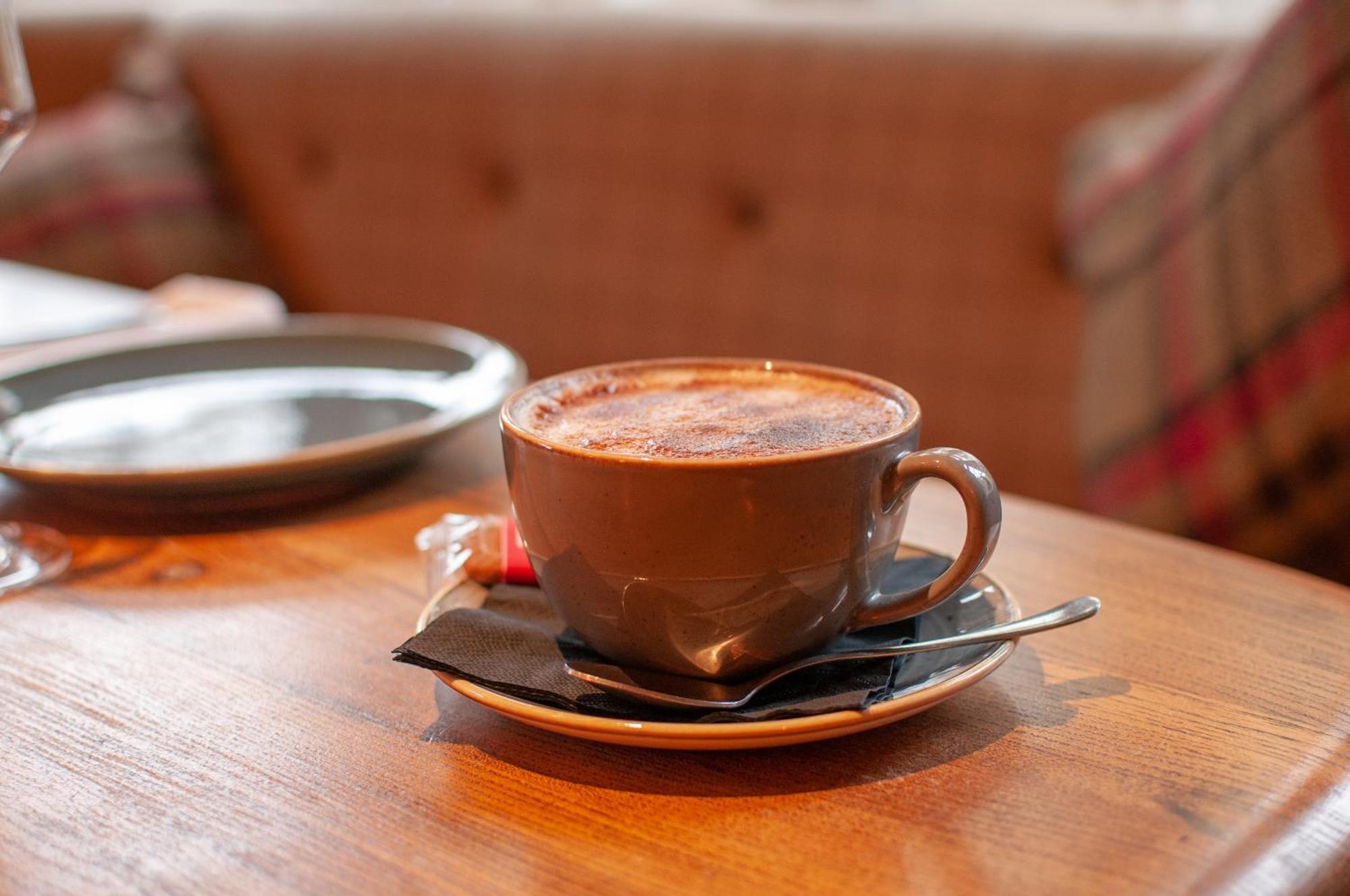 Bed and Breakfast The Cowdray Arms Worth  Екстер'єр фото